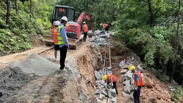 为群众修路——中建六局桥梁广东分公司赣州榕江新区龙井乡村振兴项目安全总监李鉴洋