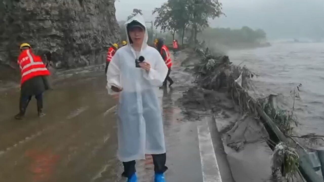 记者探访北京房山河北镇:沿途建筑、路桥损毁严重 道路正抢修中