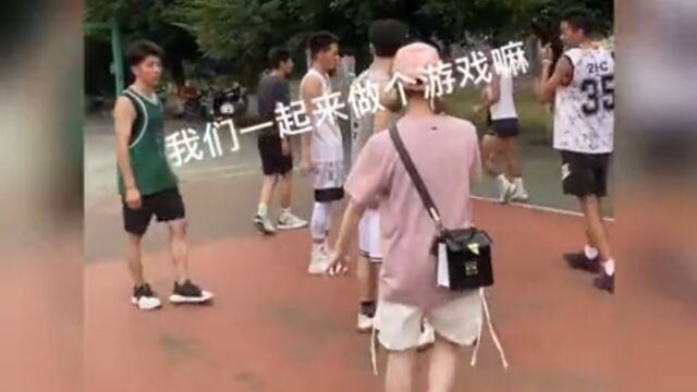 我们不要,她硬塞