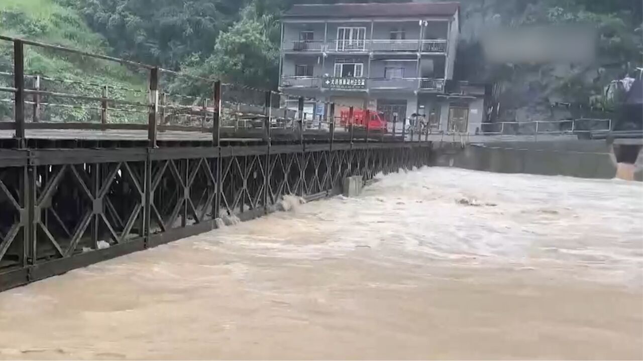 重庆开州 :持续降雨河水暴涨,有序开展抢险排危