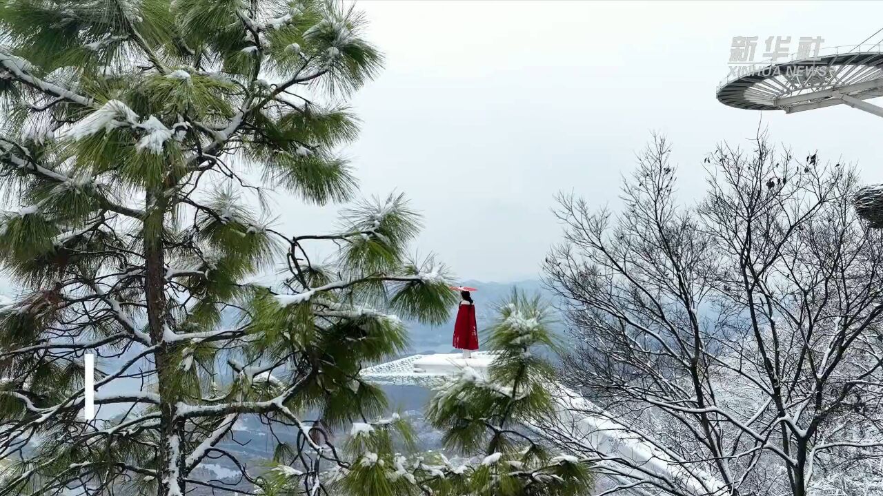 湖北“天空之城”迎来今年首次降雪