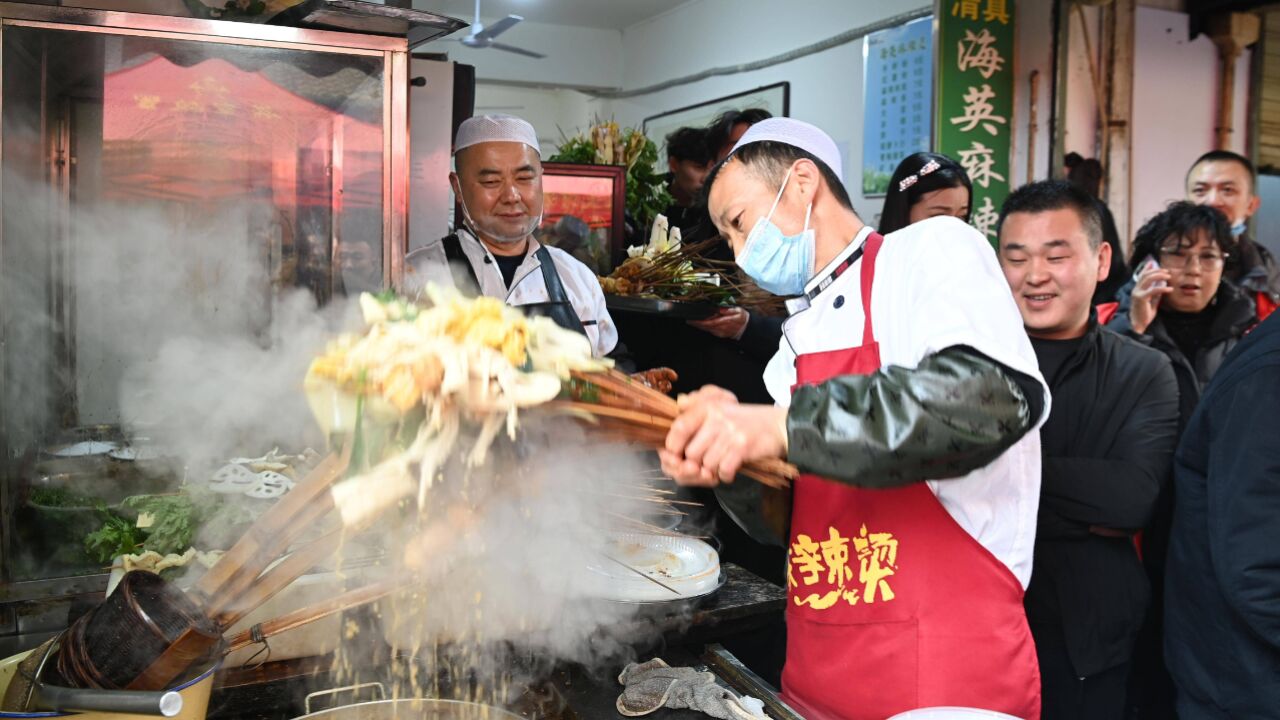 甘肃天水美食崛起,麻辣烫成新网红,爆火原因在哪里?