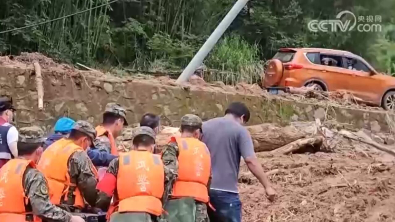 广东韶关,新一轮强降雨来袭,提前转移危险区域居民