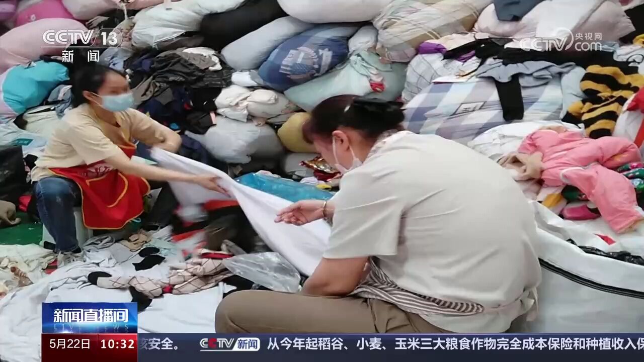 揭开“尾货孤品”真面目 污损旧服装摇身一变成直播间“精品货”