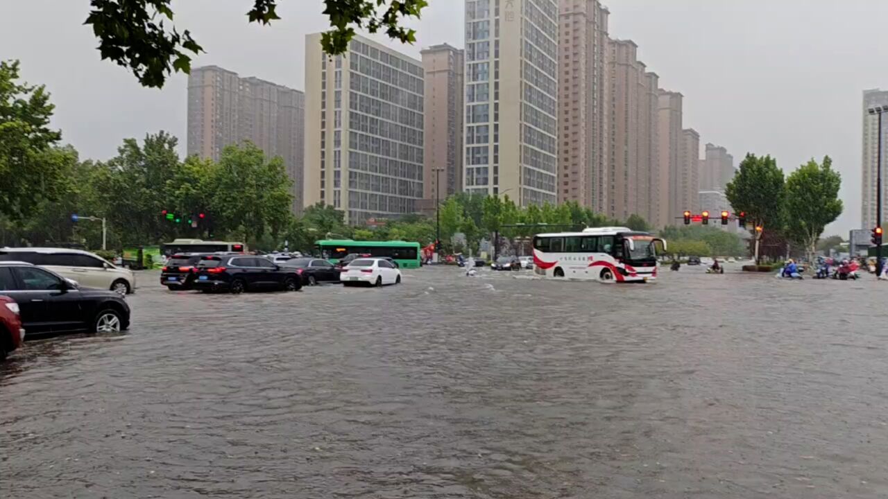 郑州强降水时段至14时左右逐渐减弱,下午到夜里仍有阵雨