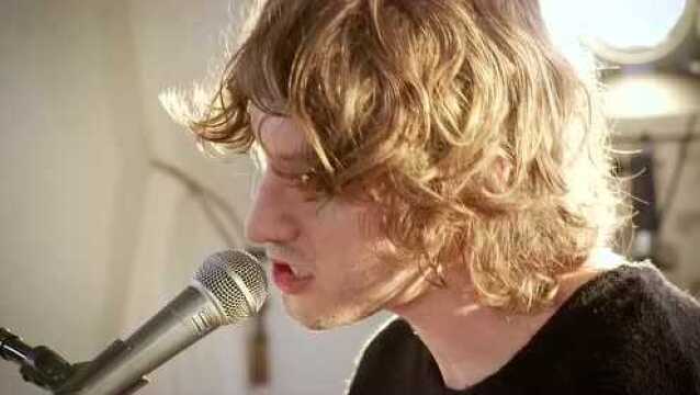 Dean Lewis  Waves – Vevo dscvr (Live)