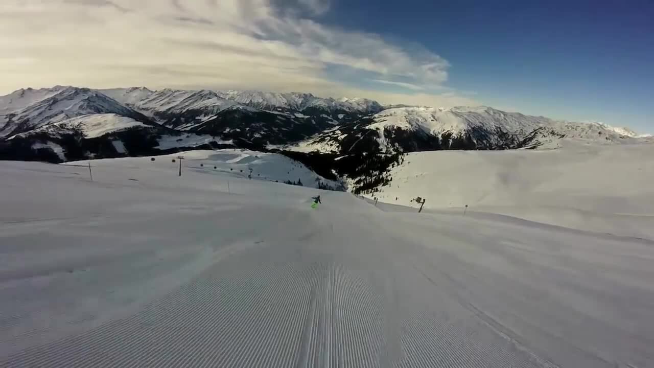 天然大滑梯!滑雪摔倒雪板掉落后躺滑1100米 最高时速达82Km/h!