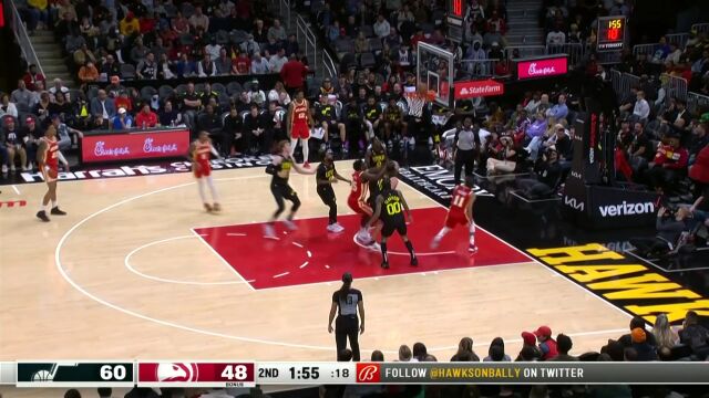 特雷杨抛投不中 卡佩拉神兵天降飞身补扣