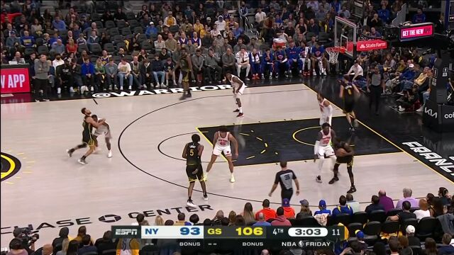 一攻一传锁定胜局！库里漂移三分再中随后妙传维金斯快攻上篮得手