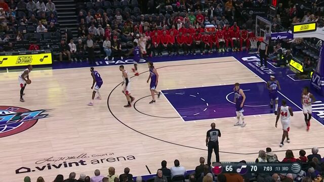 世间功夫唯快不破！德罗赞高空画弧拉文空接暴扣炸筐