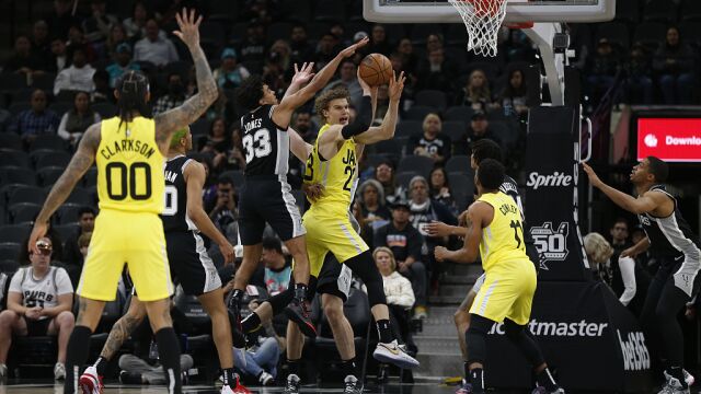 马尔卡宁vs马刺集锦 全场32+12攻防全面发挥难救主