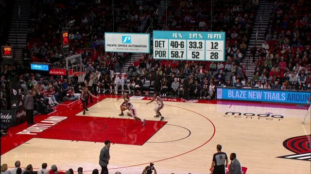 真是个小机灵鬼！佩顿平地惊雷暴力灌篮势大力沉