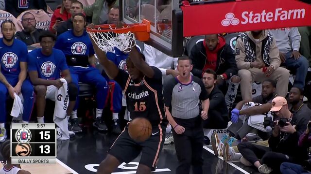 穆雷出手抢断 特雷杨喂饼卡皇双手虐筐