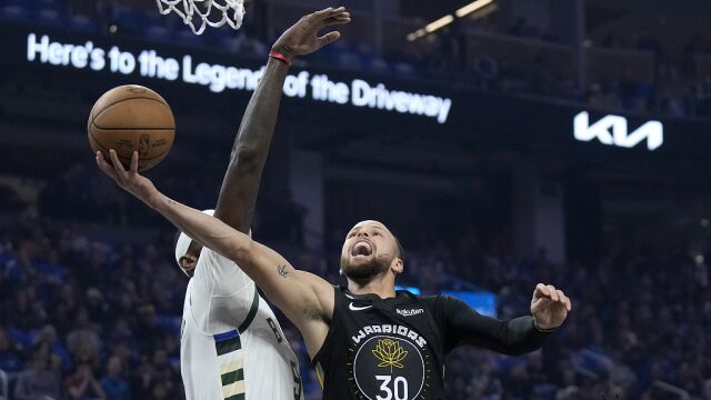 雄鹿116-125勇士 库里关键时刻神兵天降带队取胜