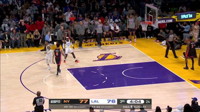 拉塞尔招牌追身三分从不失手 再反击轻取两分迫近分差