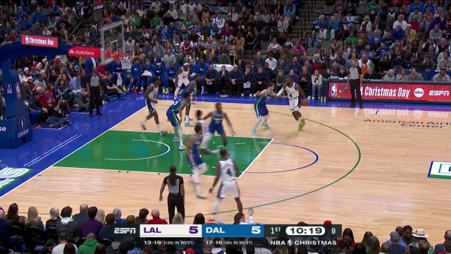 不靠身体对抗靠手感 詹姆斯突破抛投纵享丝滑