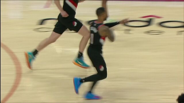 突破出手见机行事 雷迪什急停出手打成2+1