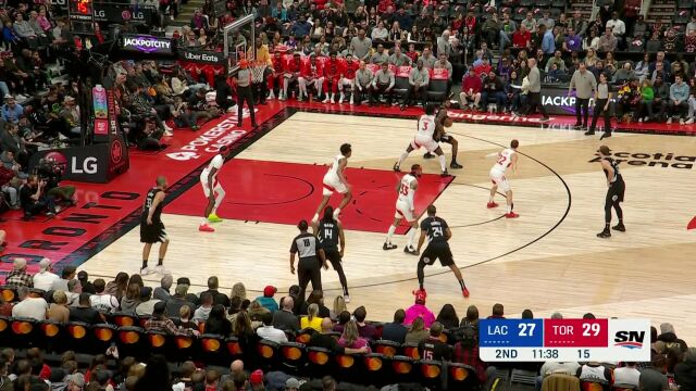 进来看乔大将军表演!乔治丝滑单打漂移后仰美如画