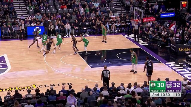 外线抽枪甩狙 福克斯撤步三分开火正中靶心