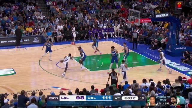 湖人派出五后卫超小阵容 伍德在篮下称王称霸连送暴扣