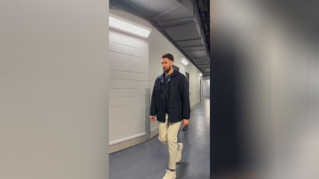 今天是工装男孩！汤神嘻哈风走向球员通道