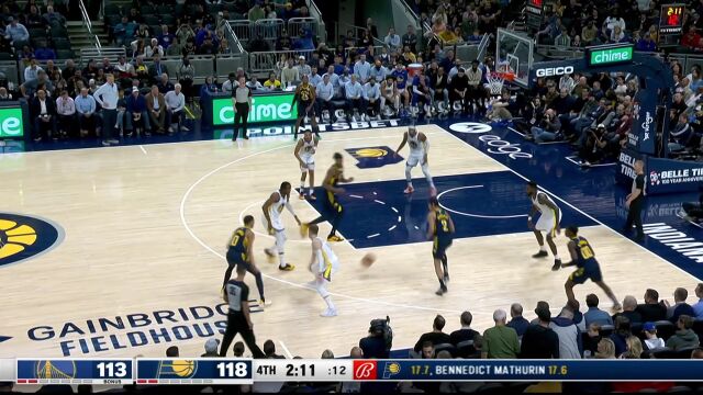 此时此刻谁都不敢松懈 特纳篮下双手暴扣 迪温琴佐三分回应