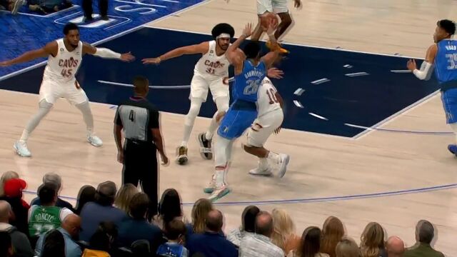 伍德直杀内线 硬顶防守霸气打成2+1