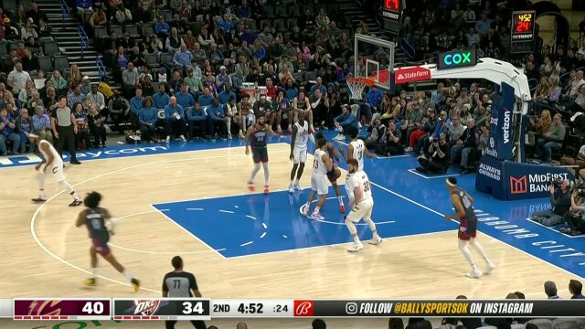 威金斯转身拉杆一气呵成 威廉姆斯长驱直入冲锋陷阵