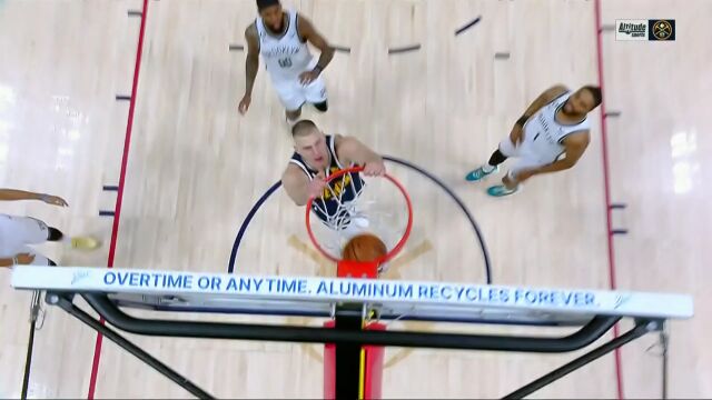 篮筐承受不该承受的压力！约老师原地起飞挂筐重扣