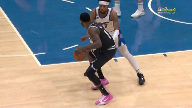 十八般武艺样样精通 沃尔低位背打转身抛投一气呵成