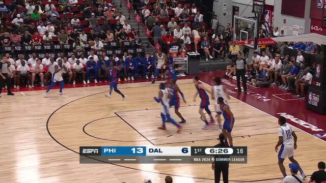 抢断反击气势如虹 史密斯云中漫步快攻滑翔劈扣