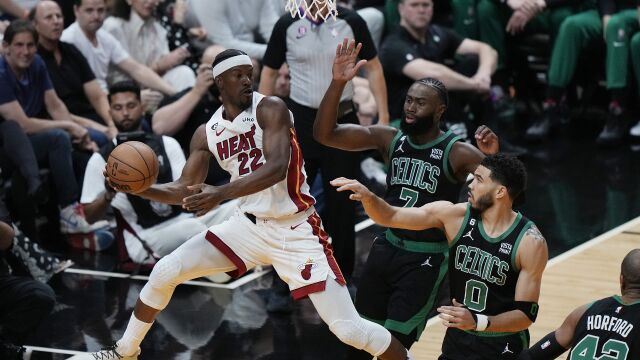 凯尔特人102-128热火 热火主场大胜绿军系列赛大比分3-0拿到赛点