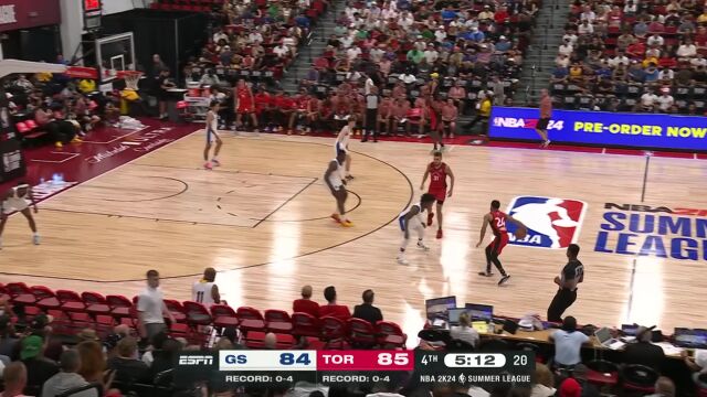 宛如神兵天降！ 诺威尔连得六分帮助球队拉开分差