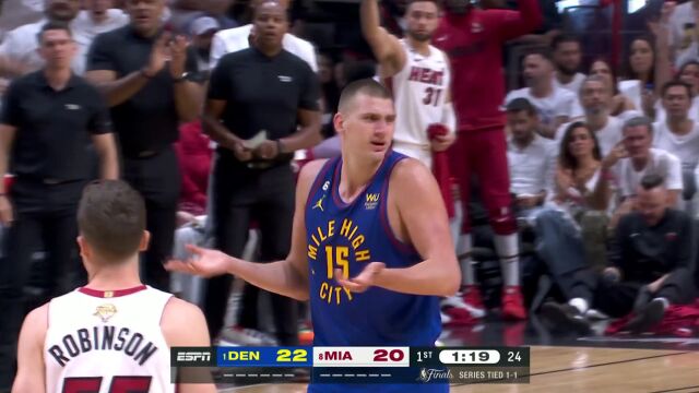 约基奇被吹进攻犯规 苏群：所谓言多必有失 进攻多了也是有犯规的