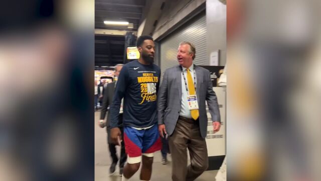 拿下G1后全员信心爆棚！掘金球员赛后昂首挺胸走回更衣室