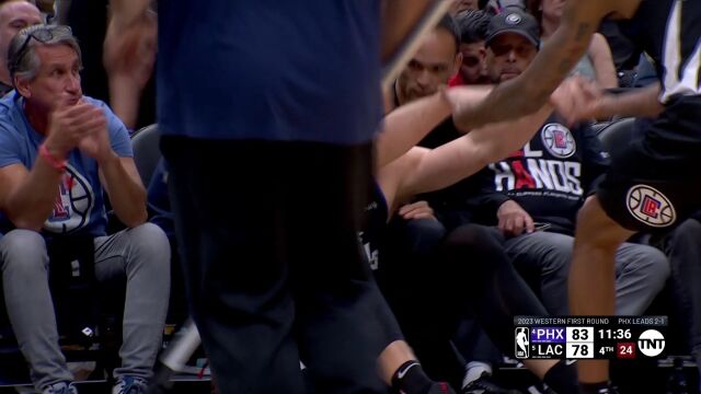 请你吃麻辣火锅！普拉姆利眼疾手快遮天大帽扇懵保罗