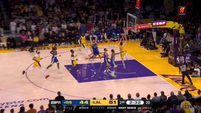 新生代白人扣将 里夫斯反击快马加鞭单臂暴扣肆虐篮筐