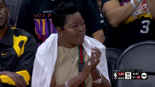 杜兰特无视小卡长臂补防拔中中距离 场边kd母亲鼓掌庆祝