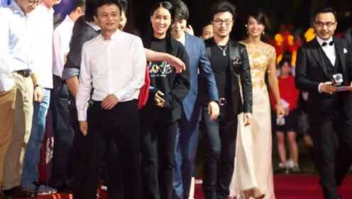 教师出身的马云为教师颁奖 几乎半个娱乐圈都来当配角