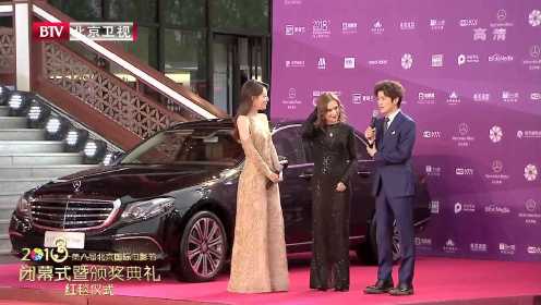 第八届北京电影节 伊莎贝尔·于佩尔亮相红毯