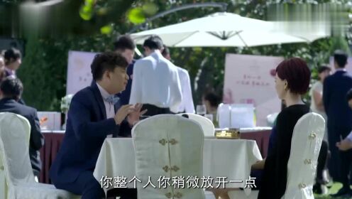 小伙教女总裁相亲秘诀，自己还做了示范，这下把女总裁逗乐啦