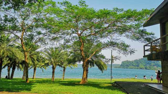 湛江市湖光岩玛珥湖风景区