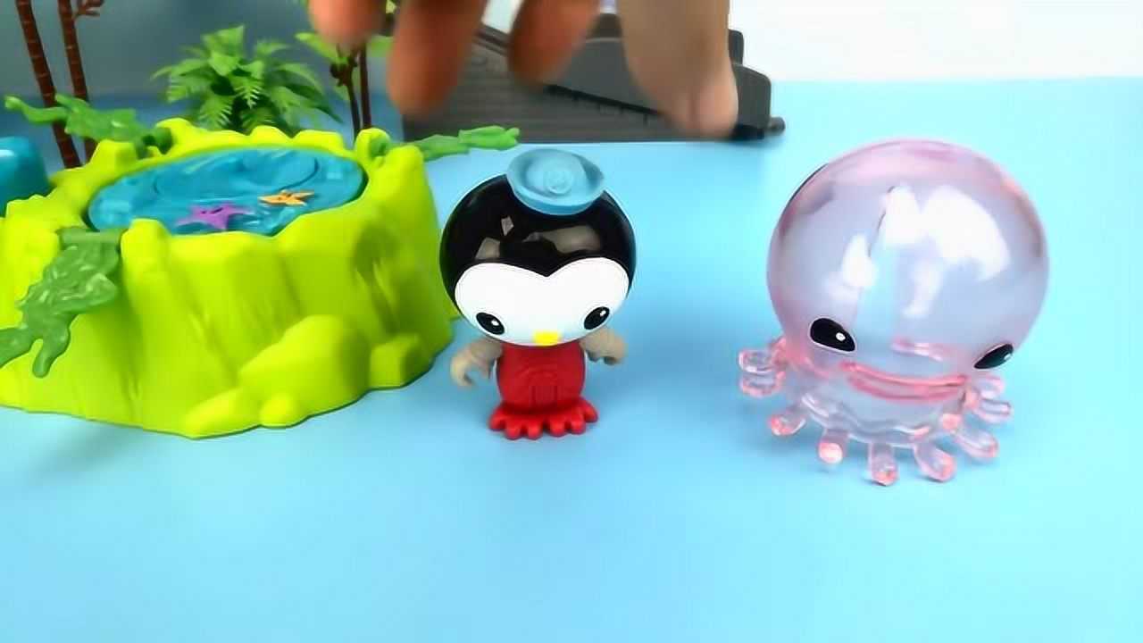 突突兔带着他的武器来救皮医生啦一炮就轰走了水母呢