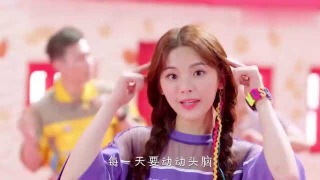 杨超越首支个人唯美广告单曲《跟着我一起》高清MV,唱功进步很大