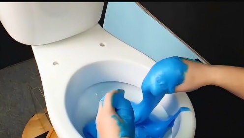 将史莱姆放在马桶里，马桶还能继续使用吗？一起来看看吧！