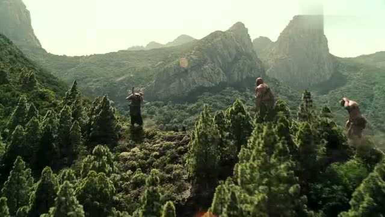 这就是传说中的巨人？一只脚能踩扁好几个人，惹不起！_腾讯视频