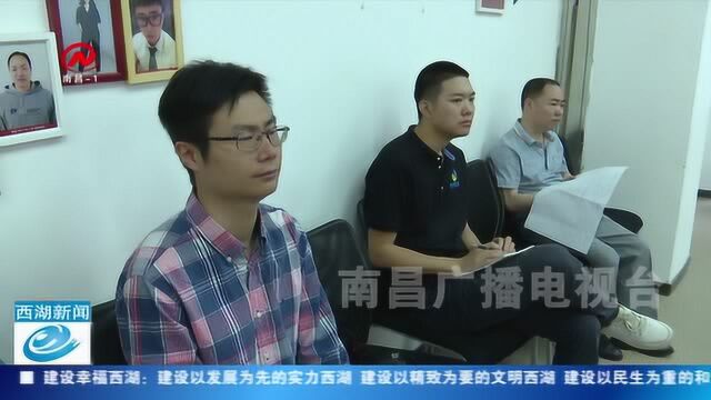 黄小燕在“梦想小街”电商产业园调研