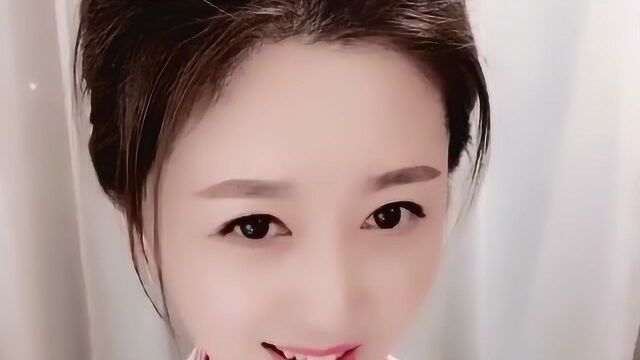 秀而不媚的美女,她这几个动作,你们喜欢哪一个呢