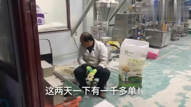 广东东莞:这个厂工资1万多,却要求两口子一起来上班,原因让人很感动