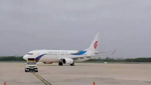 听!湖北空管和大连航空机长的塔台对话:送君不觉有离伤